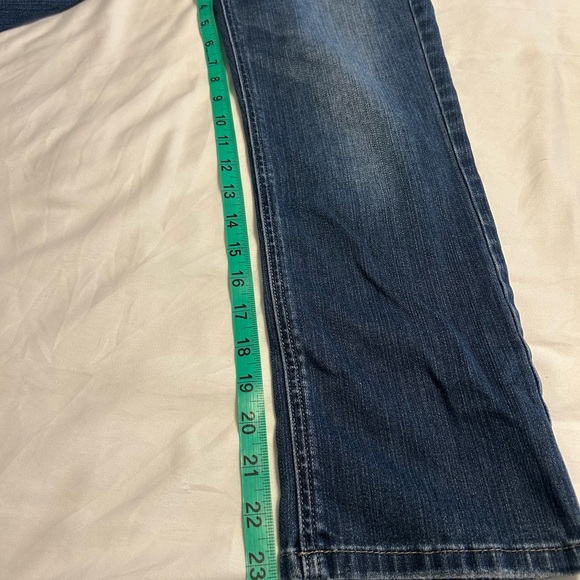 White House Black Market Women's Dark Wash Cropped Jeans - Picture 8 of 8